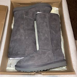 SOLD. PERFECT UGG Classic Boot Sz. 7